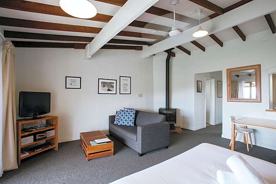 Canal Rocks Beachfront Apartments