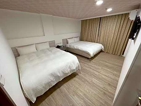 Deluxe Family Suite