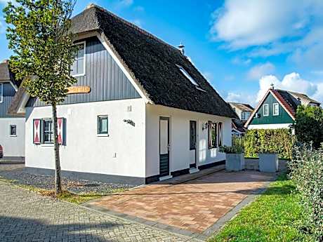 Villa in Callantsoog with Whirlpool and Beach