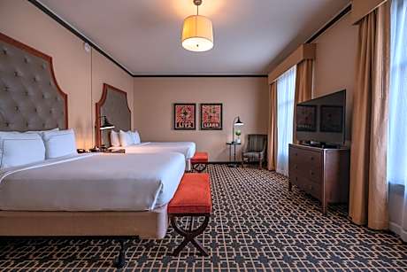 2 Queen Beds