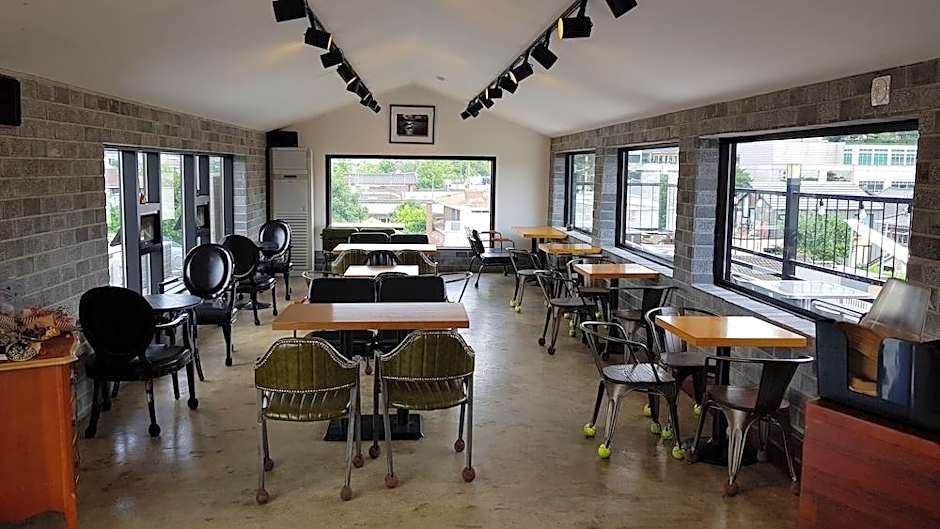 Hwangsil Tourist Hotel