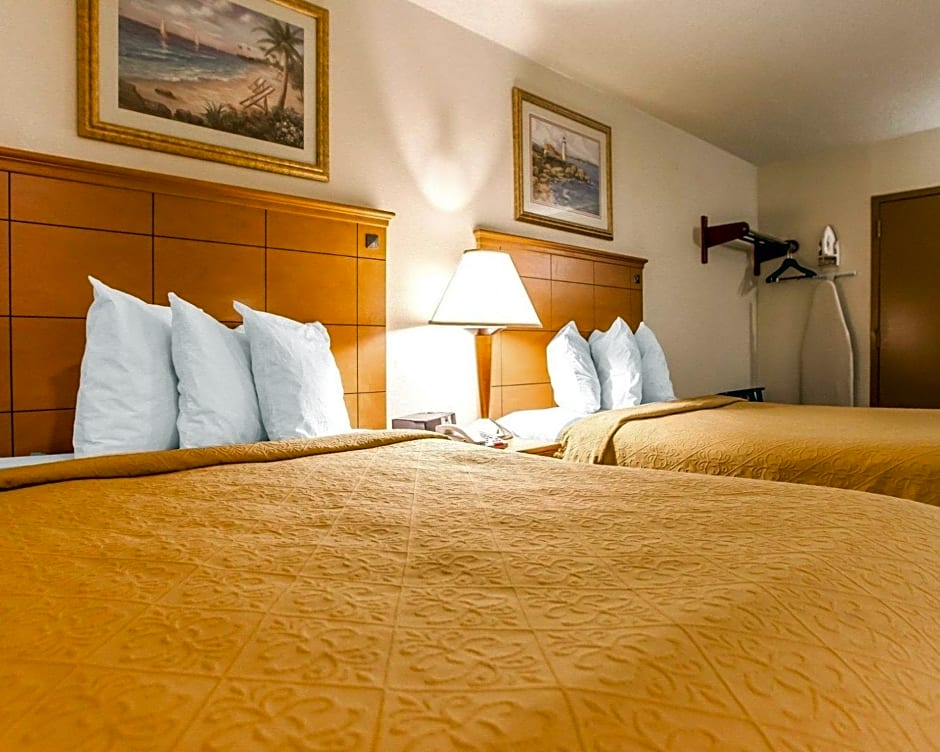 Photo 1 of 3 of 2 Double Beds, Smoking