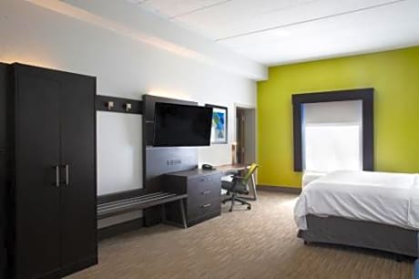 King Suite with Sofa Bed - Non-Smoking