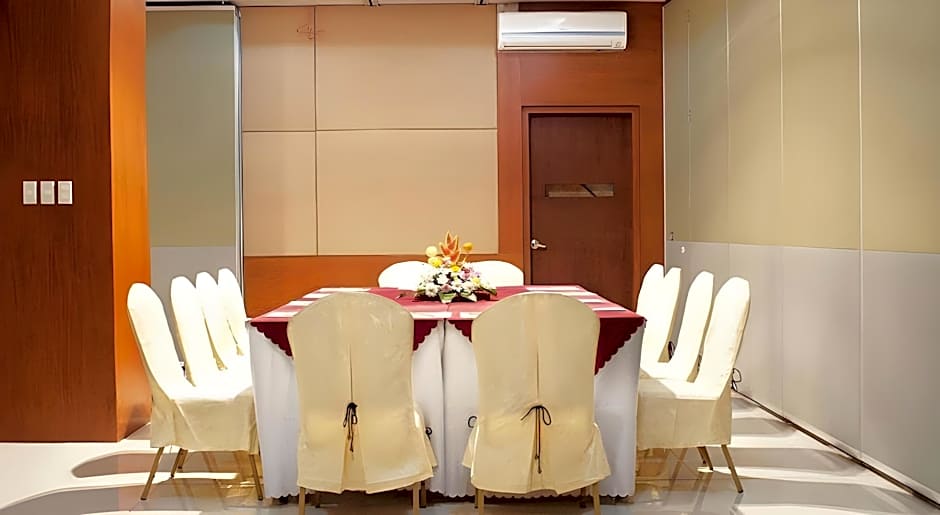 Allure Hotel & Suites