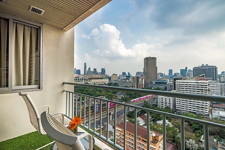 Evergreen Place Siam by UHG