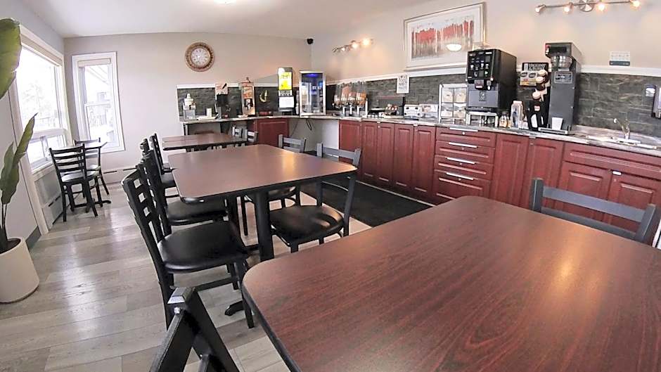 Moonlight Inn & Suites