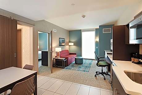 1 King Bed Corner 1 Bedroom Suite