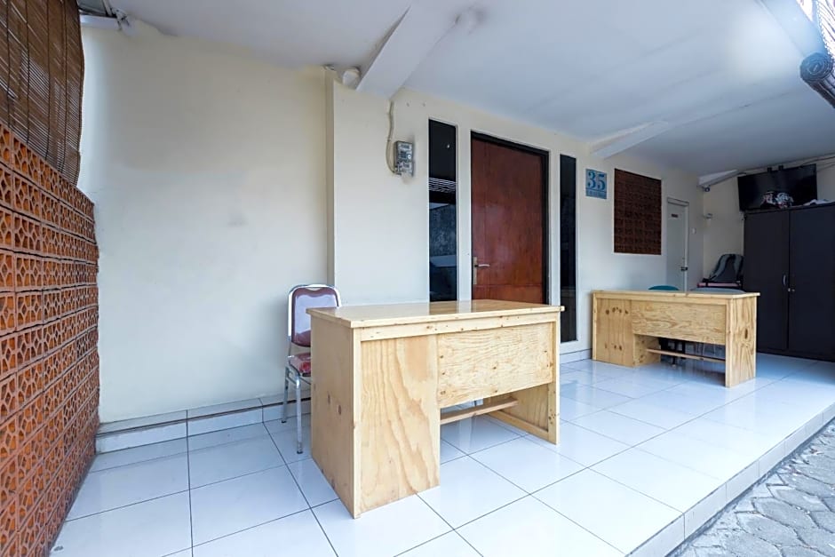 Super OYO 1516 Cemara Gading Syariah