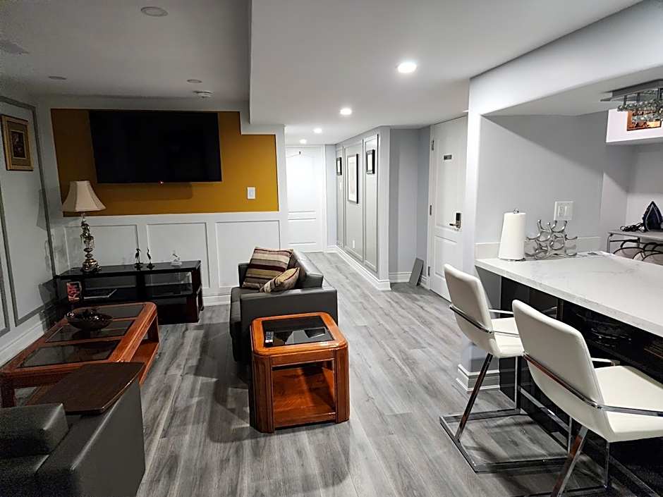 LUXURY 2-BEDROOMS UNIT WITH WIFI, LDR & PARKING.