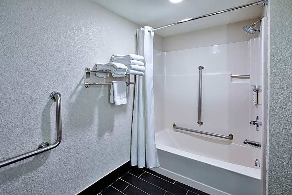 Holiday Inn Express & Suites Eden Prairie  Minneapolis By IHG