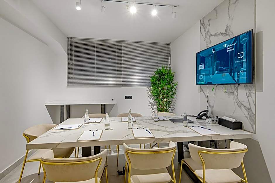 DOM Boutique Hotel