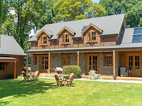 Wanaka Homestead Lodge & Cottages