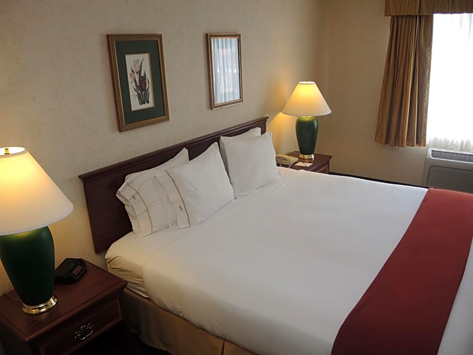 Evergreen Inn and Suites