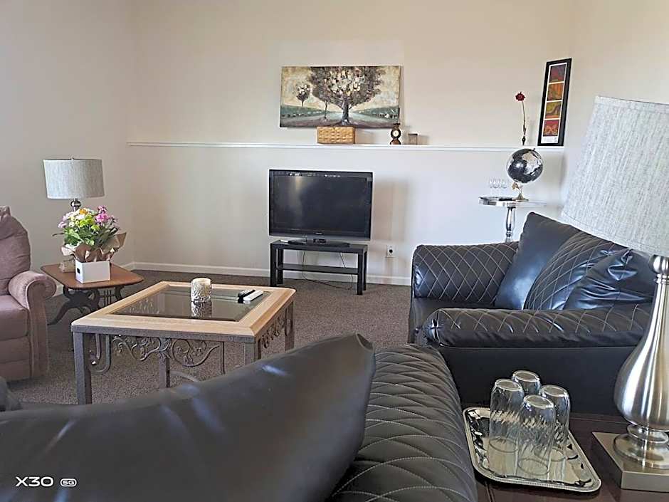 Peaceful and Spacious Lake View