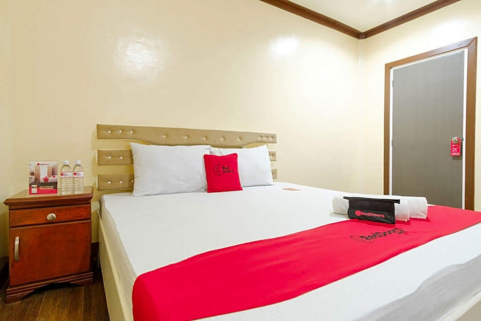 RedDoorz Plus @ Seaborne Hotel Subic Zambales