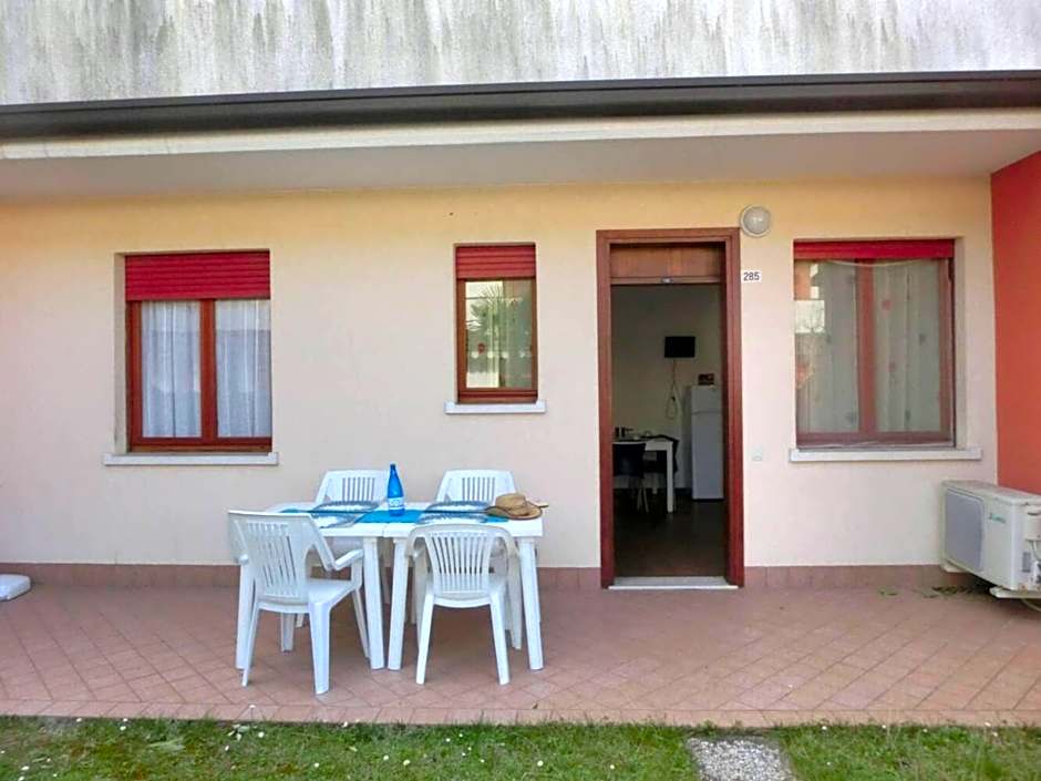 Cozy flat with pools in a holiday village