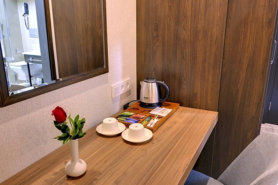 Leo Suites