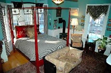 Red Elephant Inn Bed And Breakfast