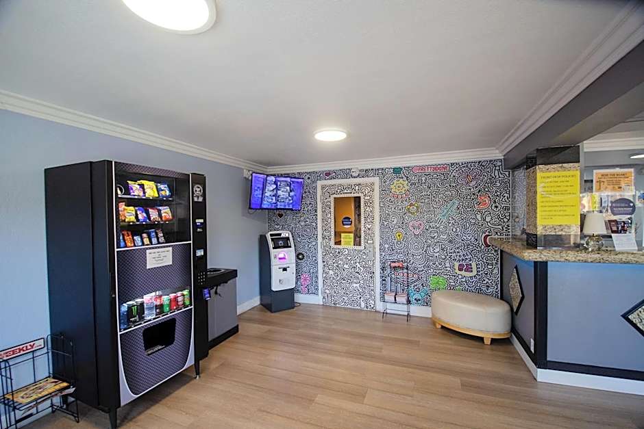 Super 8 by Wyndham Las Vegas North Strip/Fremont St. Area