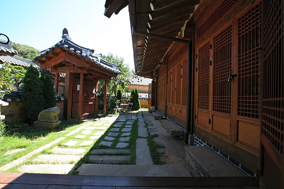Gaeunchae Hanok Guesthouse Jeonju 2 (Korea Quality)