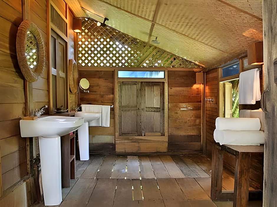 Bon Ton Antique Wooden Villas