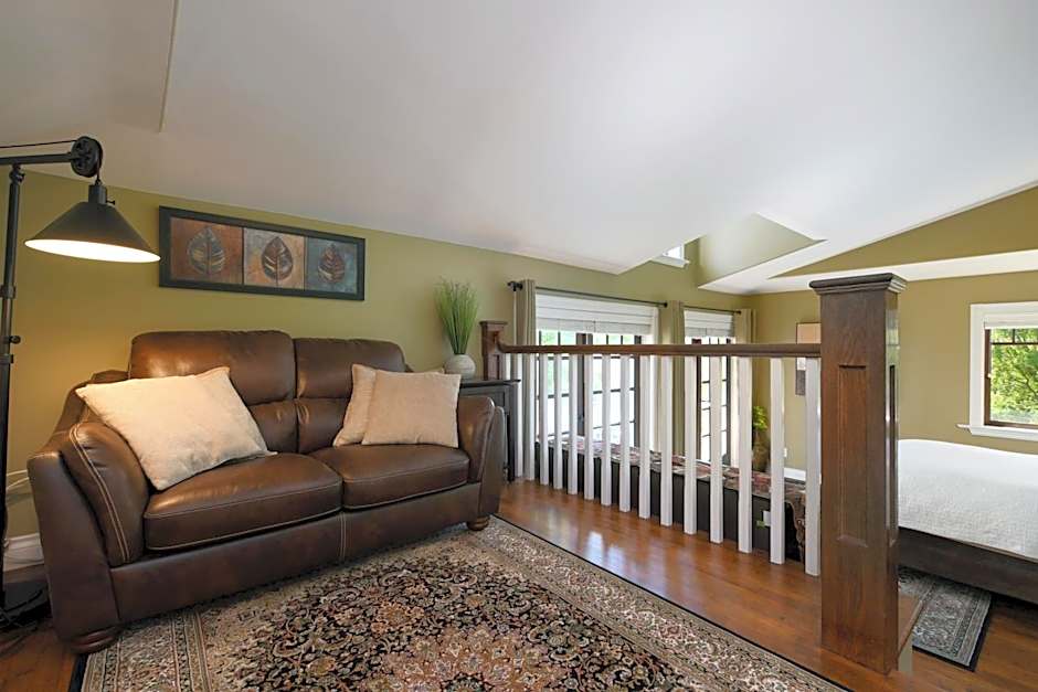 Character Stay across Swan Lake Nature Sanctuary