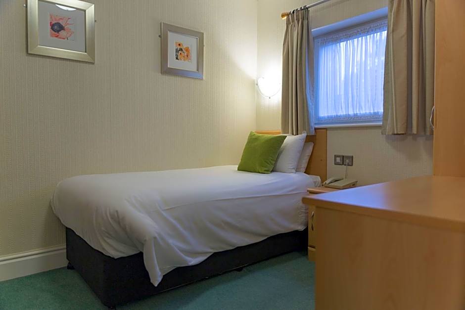 Photo 1 of 7 of Single Room
