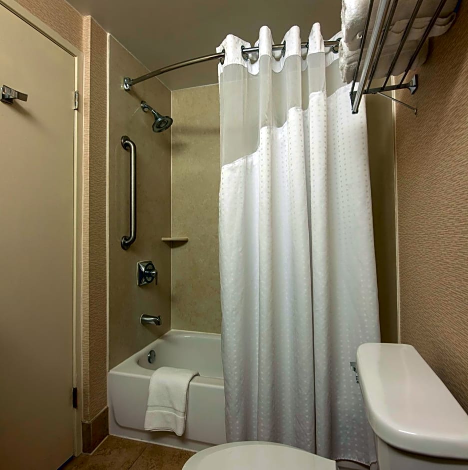 Holiday Inn Express & Suites Laurel Lakes By IHG