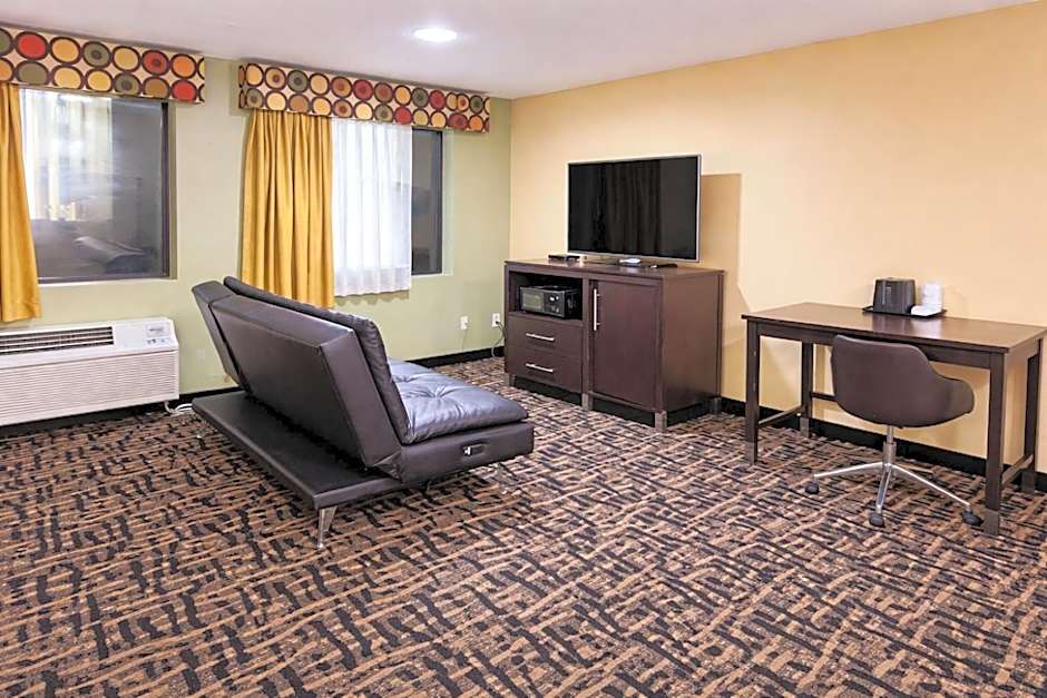 Super 8 by Wyndham Pasadena