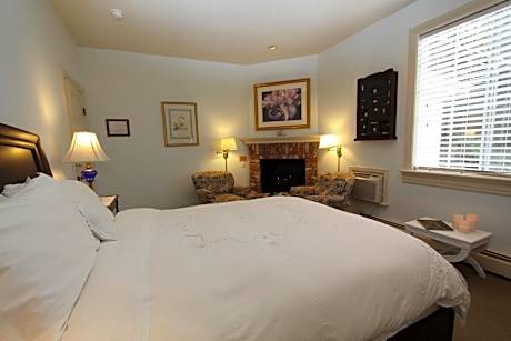 Traditional Queen Room