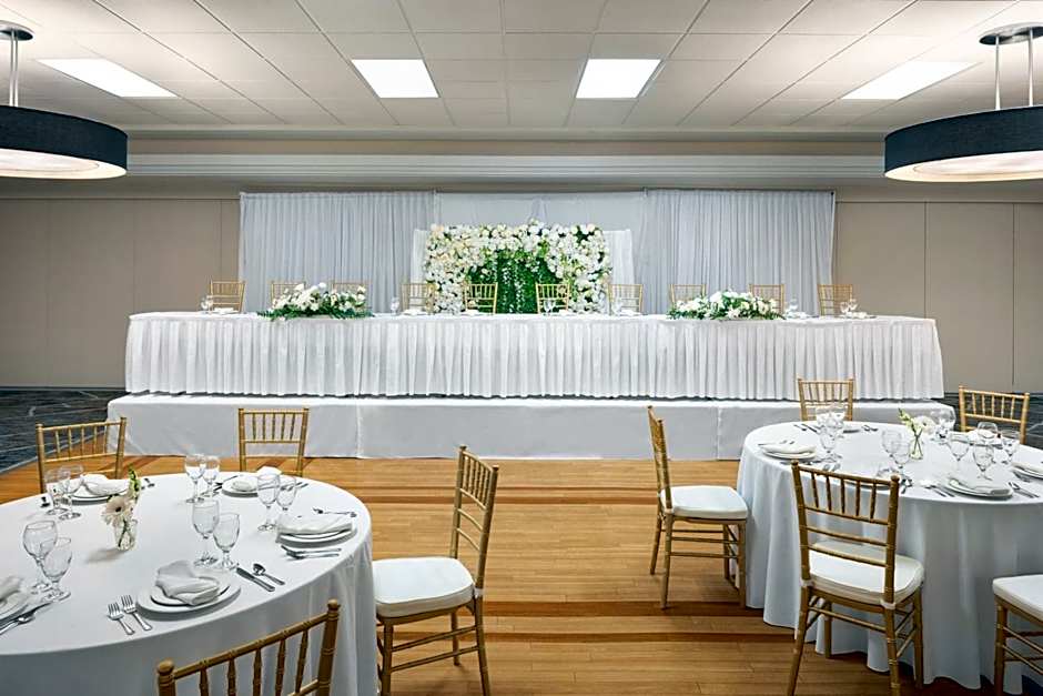 Four Points By Sheraton Edmonton South