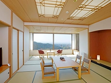 Family Room with City View - Tower Building - Non-Smoking