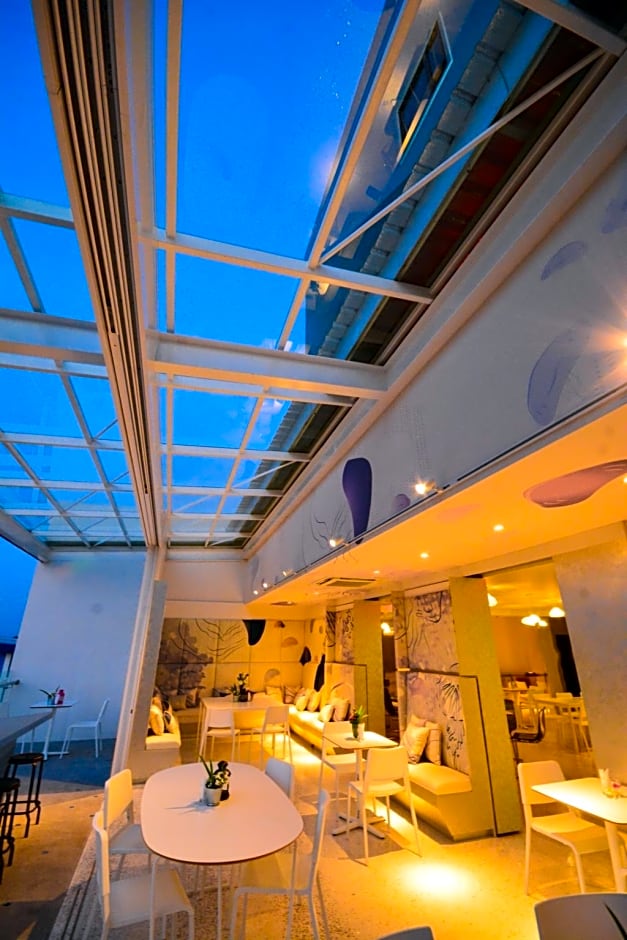 Comet Hotel Surat Thani