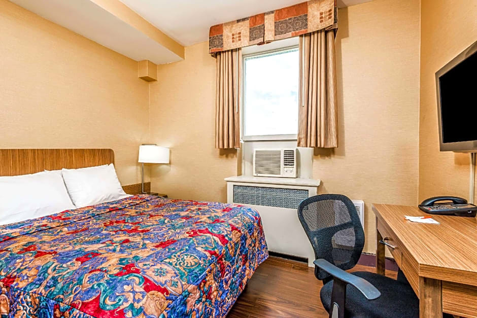 Howard Johnson by Wyndham Toronto Downtown West