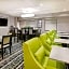La Quinta Inn & Suites by Wyndham The Woodlands/Spring