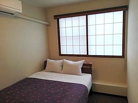 Budget Double Room with Shared Bathroom