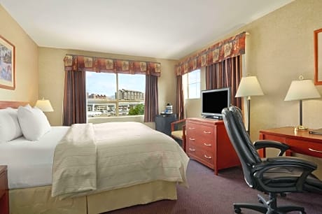 1 King Bed Mobility Accessible Room Non-Smoking