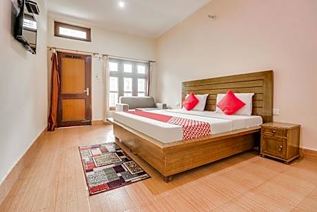 OYO 47927 Mrityunjaya Palace