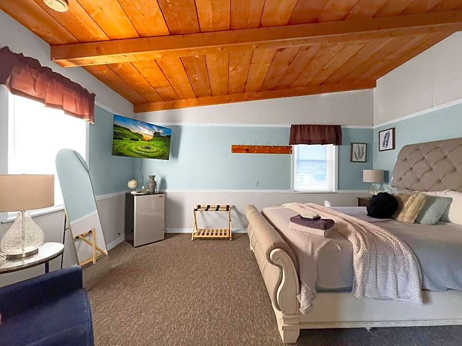 Timberline Lodge, Downtown Ellicottville - Near Ski Resort