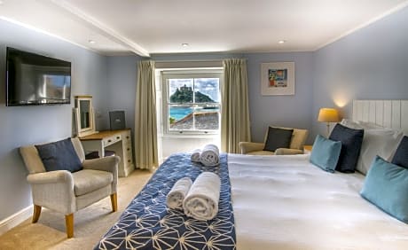 Two-Bedroom Family Suite with Sea View