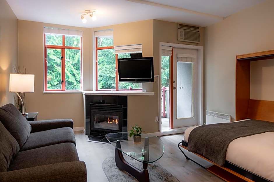 Alpenglow Lodge Studio with Pool Views by MVA