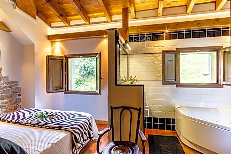 Deluxe Suite with Spa Bath