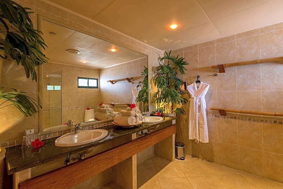 Coco de Mer and Black Parrot Suites