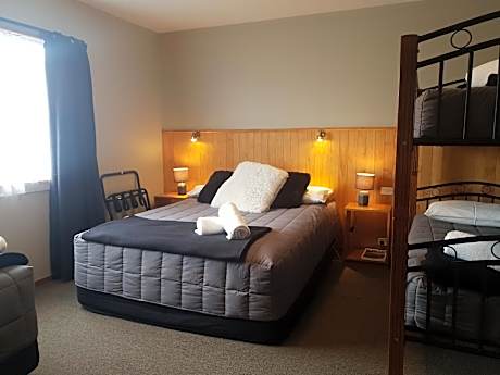 Quad Bed - 1 Double 1 Single with 1 Bunk bed