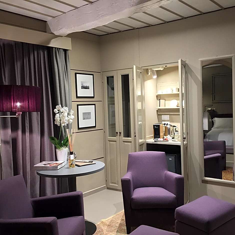 Uve Rooms & Wine Bar