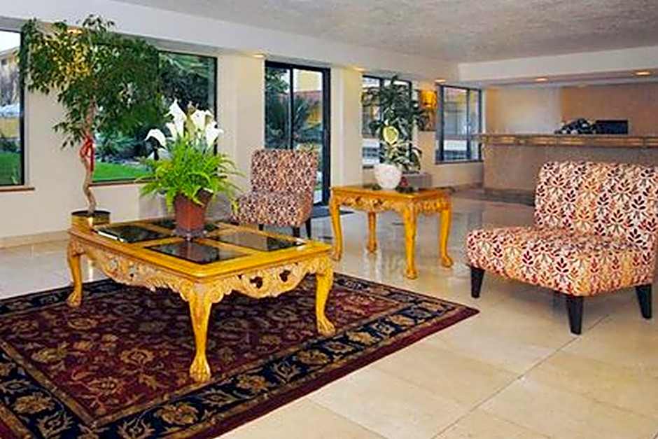 Quality Inn & Suites Bakersfield