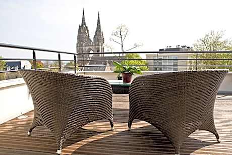 1 King Bed, Non-Smoking, Deluxe Room, Larger Room, Work Space, Terrace, Bathrobe And Slippers