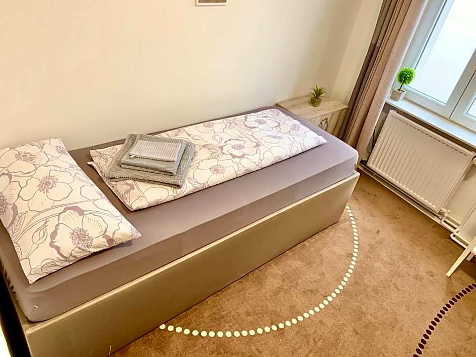 New Hostel Berlin Mitte FREE SNACK hot tea and coffee