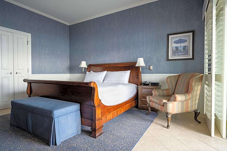 Madison Beach Hotel Curio Collection by Hilton