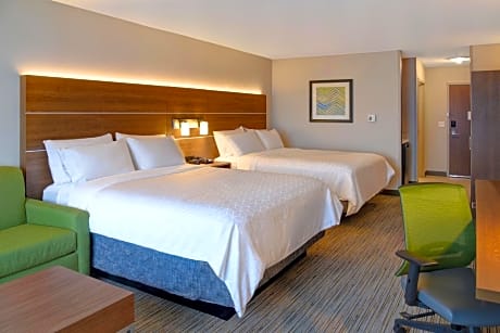 Standard Queen Room with Two Queen Beds - Communications Accessible
